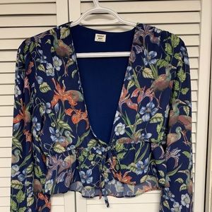 Aritzia Sunday Best cropped tie front blouse